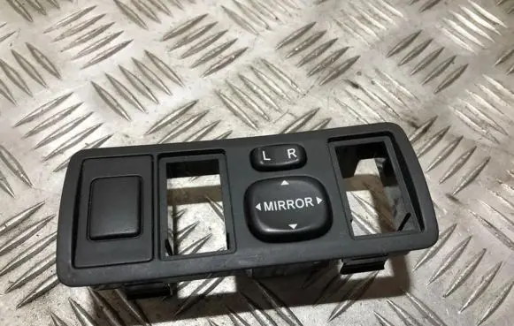 Toyota Yaris Wing mirror switch 183574