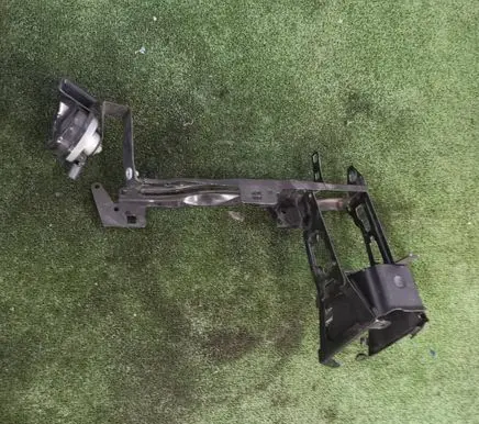 BMW 4 F32 F33 Headlight/headlamp mounting bracket 