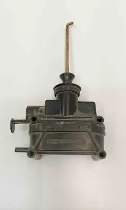 Engine mount vacuum valve