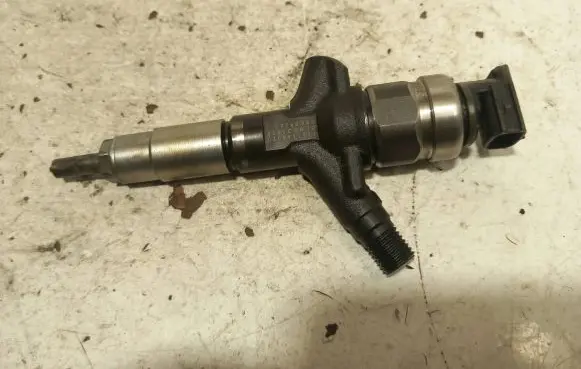 Subaru Forester SH Fuel injector 16613aa020