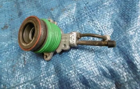 Ford Mondeo MK I Clutch release bearing slave cylinder brakinformacji
