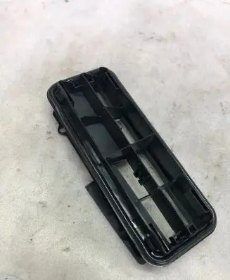 Nissan Juke II F16 Quarter panel pressure vent 8200213712c
