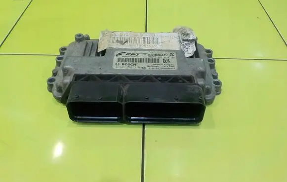 Alfa Romeo Giulietta Engine control unit/module 0261S05118