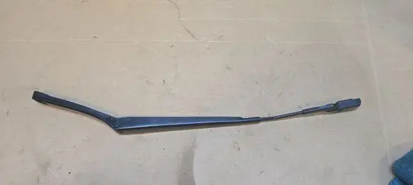 Volkswagen PASSAT B6 Front wiper blade arm 3C1955409C