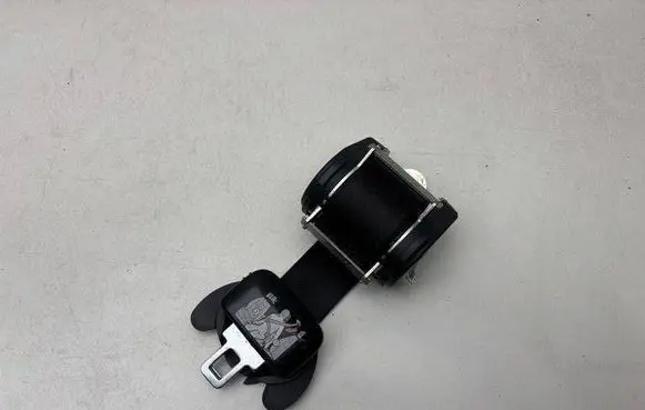 Volkswagen Touran II Third row seat belt 6X0857737 1T0857807C