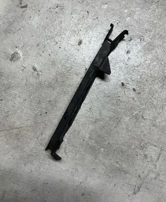Front bumper mounting bracket