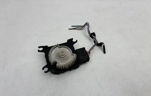 Volkswagen Polo IV 9N3 Air flap motor/actuator 0132801202