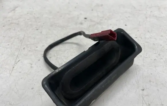 BMW 5 F10 F11 Tailgate opening switch 