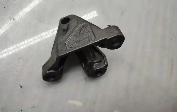 BMW 7 G11 G12 Engine mounting bracket 8578006