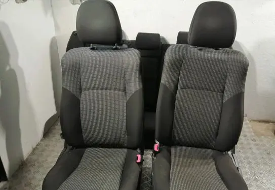 Toyota Avensis T270 Seat set 