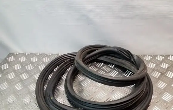 Mercedes-Benz Vito Viano W639 Front door rubber seal