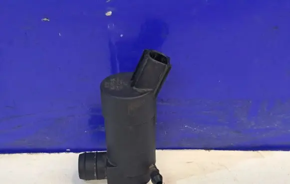 Volvo S80 Windscreen/windshield washer pump 31349235