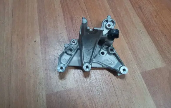 Peugeot 508 EGR valve cooler bracket 9656392880 22484n01 1618s6