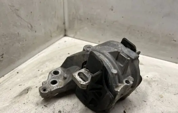 Peugeot 407 Engine mounting bracket 326B95