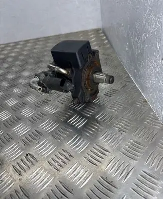 Volkswagen Touran II Fuel injection high pressure pump 03L130755E
