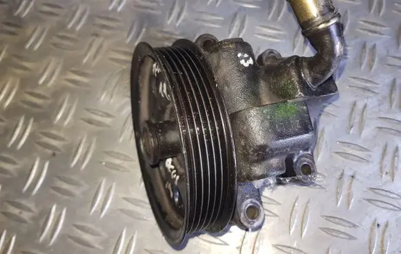 Ford Focus Power steering pump 2AE2803