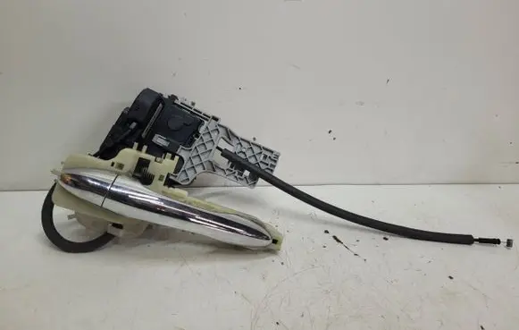 KIA Sportage Front door lock 813103U020