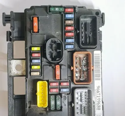 Peugeot 207 BSM Control unit 9667199680 BSMR0800 R08