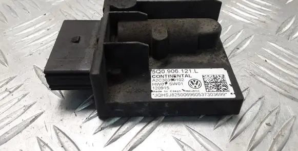 Volkswagen Golf VII Fuel injection pump control unit/module 5Q0906121L