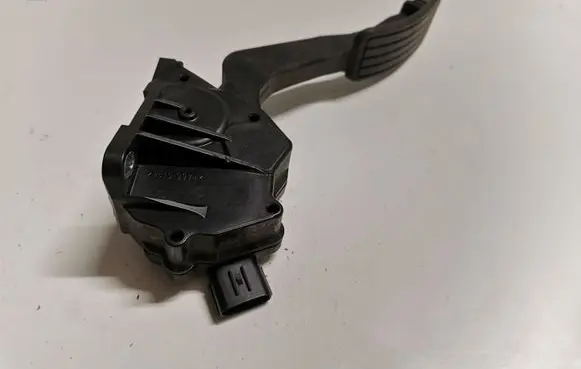 Subaru Outback (BS) Accelerator throttle pedal 36010AL090