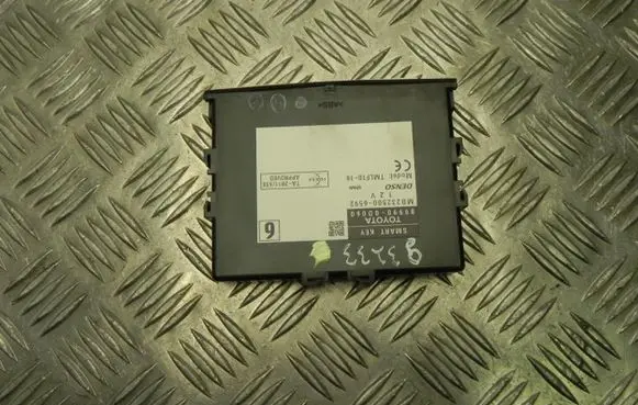 Toyota Yaris Keyless (KESSY) go control unit/module 899900D060 G3233