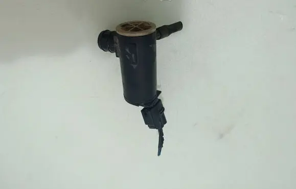 KIA Sportage Windscreen/windshield washer pump 985102S000