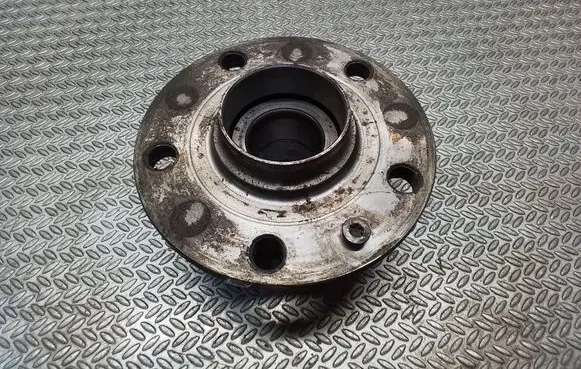 Volkswagen Caddy Rear wheel hub