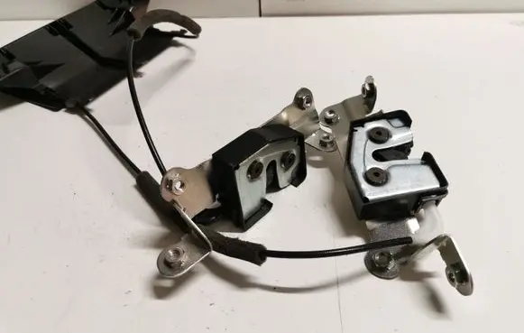 Volvo S60 Seat back rest lock catch 30727871