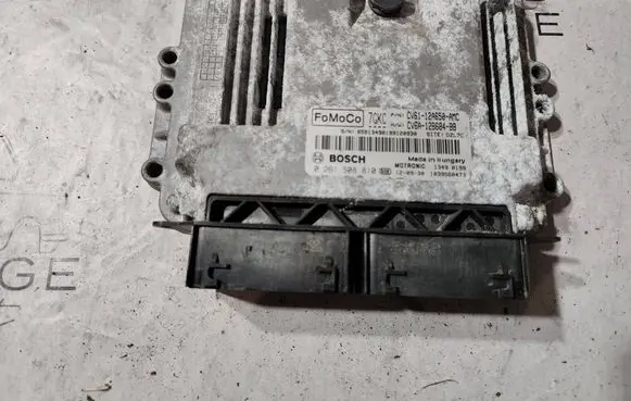 Ford Focus Engine control unit/module CV6112A650AMC CV6A12B684BB 0261S08810