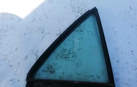 Mitsubishi Carisma Rear vent window glass 