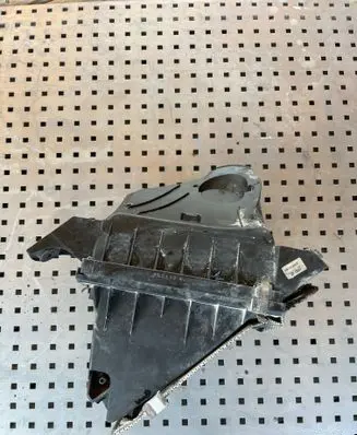 Audi A6 S6 C5 4B Air filter box 038133835E