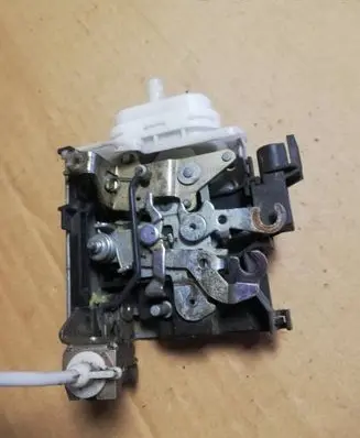 Audi A4 S4 B5 8D Front door lock 8D1837015