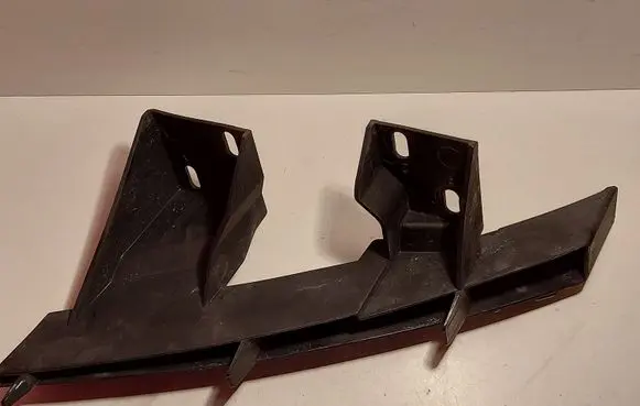 Audi Q7 4L Front bumper mounting bracket 4L0807334