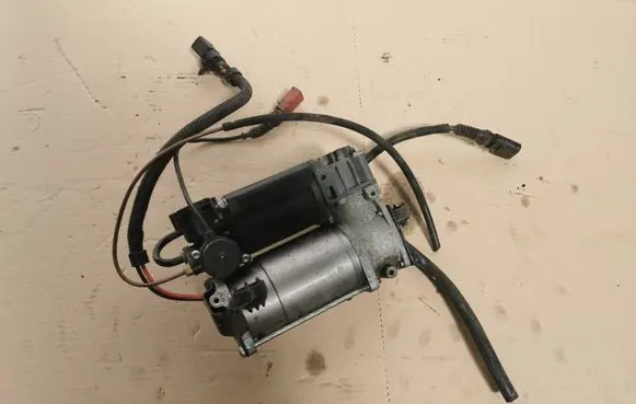 Audi A8 S8 D3 4E Air suspension compressor/pump 
