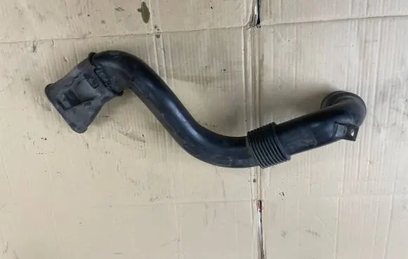 Dacia Dokker Air intake duct part 165556691r