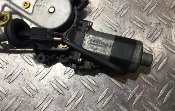 Mercedes-Benz SLK R170 Rear door window regulator motor 0130821630
