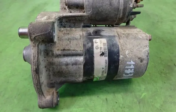 Peugeot 206 Starter motor 9633292480