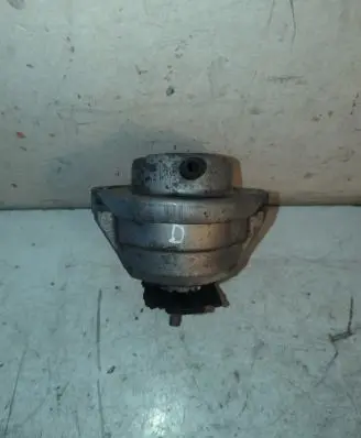 BMW 5 E60 E61 Engine mount bracket