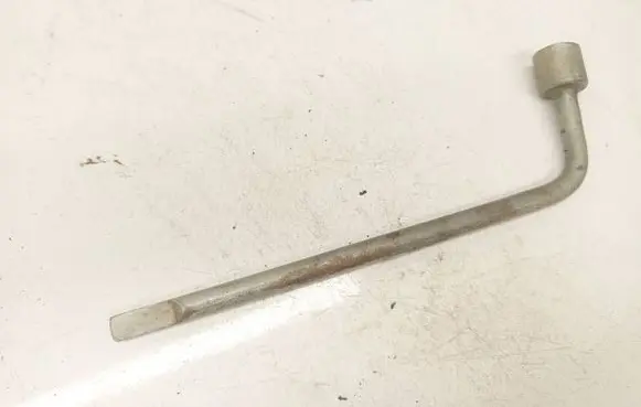 Toyota RAV 4 (XA30) Wheel nut wrench
