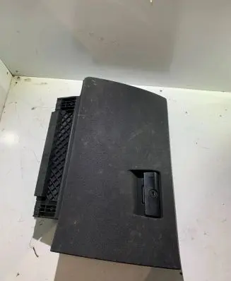 BMW X3 E83 Glove box