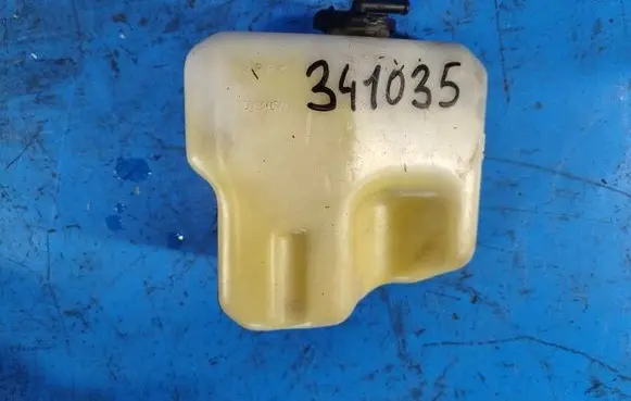 Toyota Camry Coolant expansion tank/reservoir 16470AA010