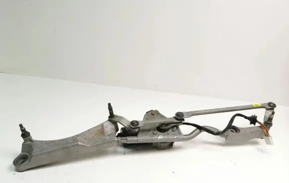 Mercedes-Benz CLC CL203 Front wiper linkage and motor A2038200442