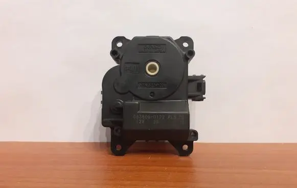 Lexus CT 200H Air flap motor/actuator 0638000172 2905