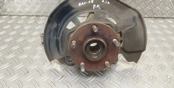 Toyota RAV 4 (XA30) Front wheel hub