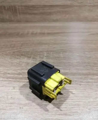 Ford Probe Fuel pump relay 0567008520