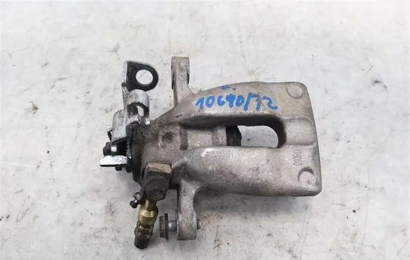 Opel Zafira A Rear brake caliper