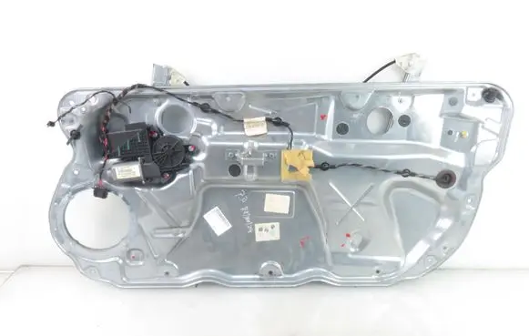 Volkswagen Polo IV 9N3 Front door window regulator with motor 6Q3837402S 6Y2959801