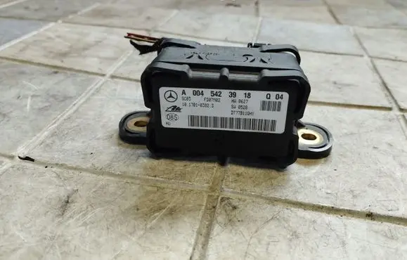 Mercedes-Benz S W221 ESP acceleration yaw rate sensor A0045423918
