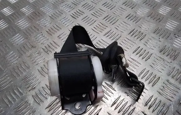 Mazda 2 Rear seatbelt
