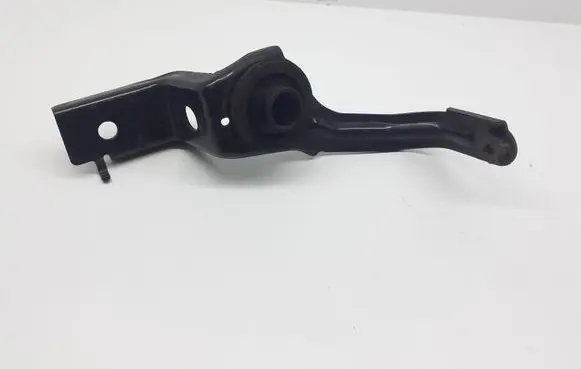 Toyota RAV 4 (XA30) Radiator mount bracket